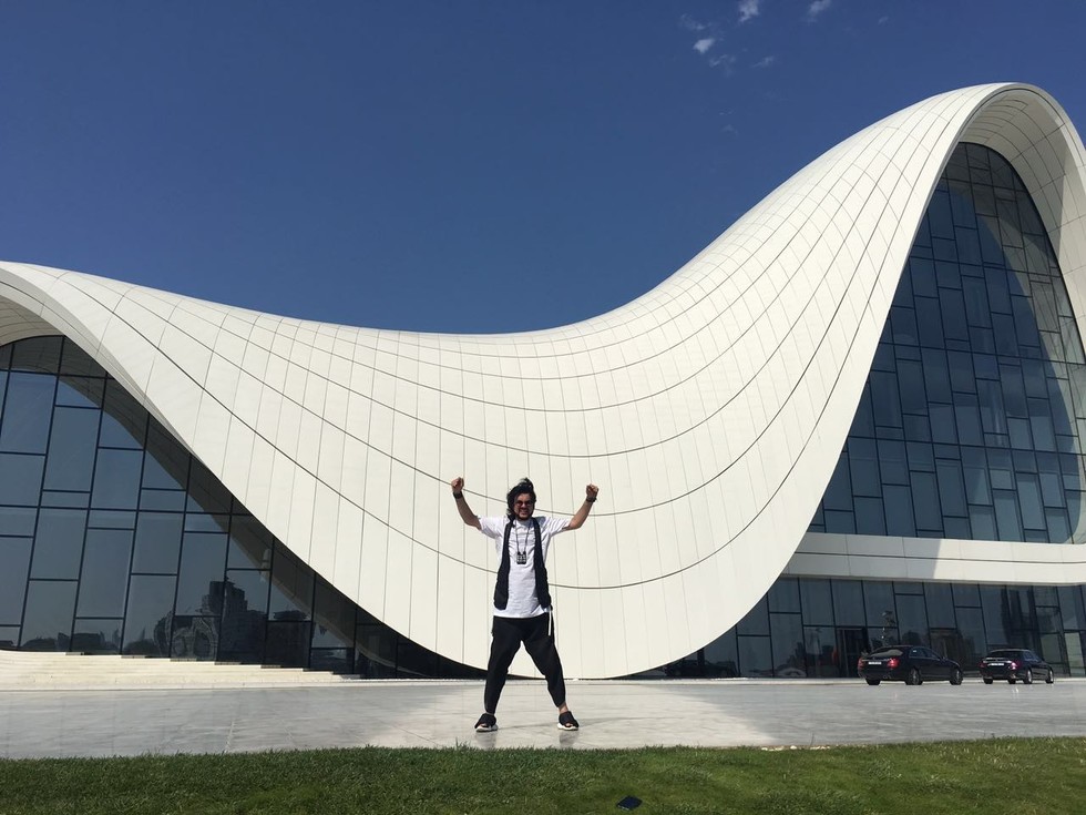 Филипп Киркоров заговорил по-азербайджански в Баку 5 Фото: L!FE Филипп Киркоров посетил центр Гейдара Алиева с Архитектурой Заха Хадид