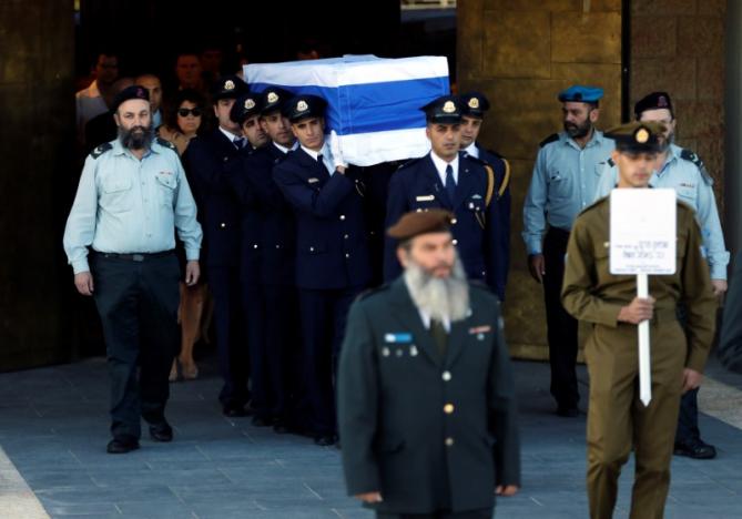 Members of the Knesset guard carry the flag-draped coffin of former Israeli President Shimon Peres, during a ceremony at the Knesset, Israeli Parliament, before it is transported to Mount Herzl Cemetery ahead of his funeral in Jerusalem
