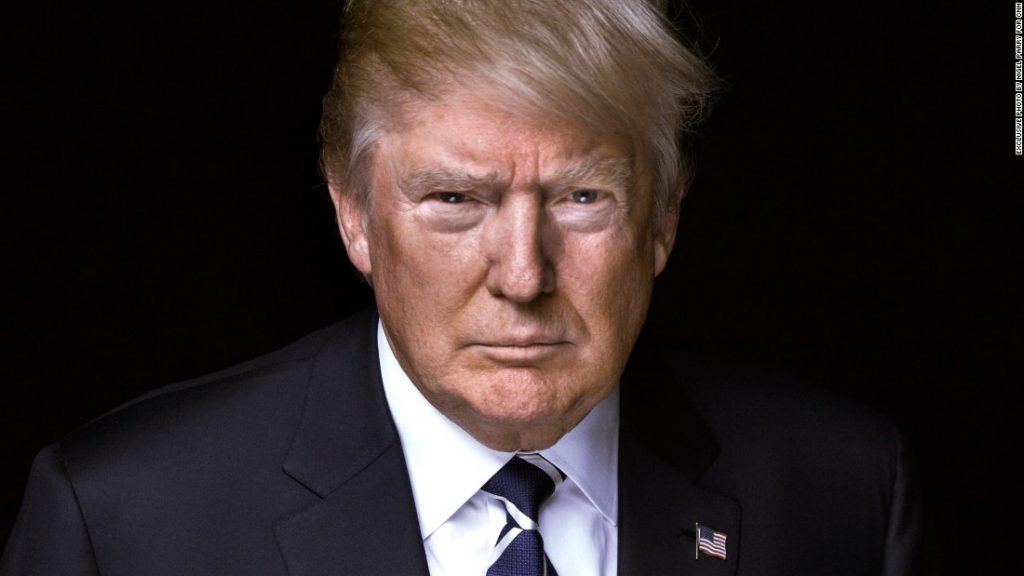 Более 100 тысяч человек требуют опубликовать данные о налогах Трампа