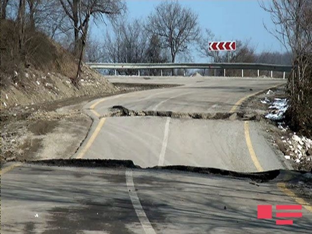 Сход оползня привел к закрытию дороги на Агсуинском перевале 2 a1