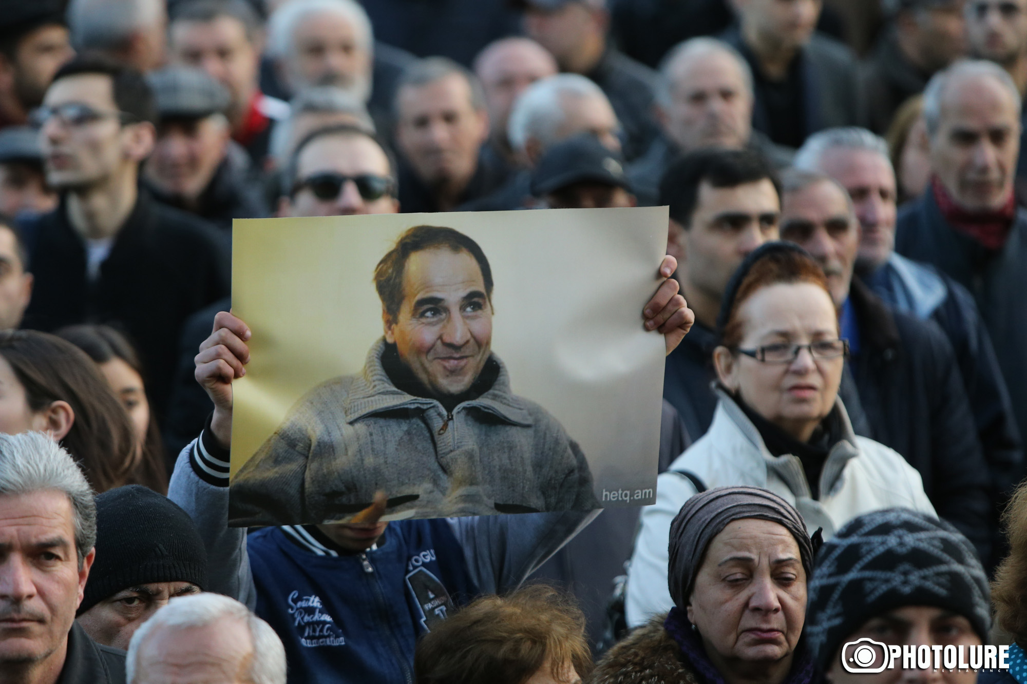 People gathered in support of Artur Sargsyan who supplied food to the members of 'Sasna Tsrer' group on Freedom Square