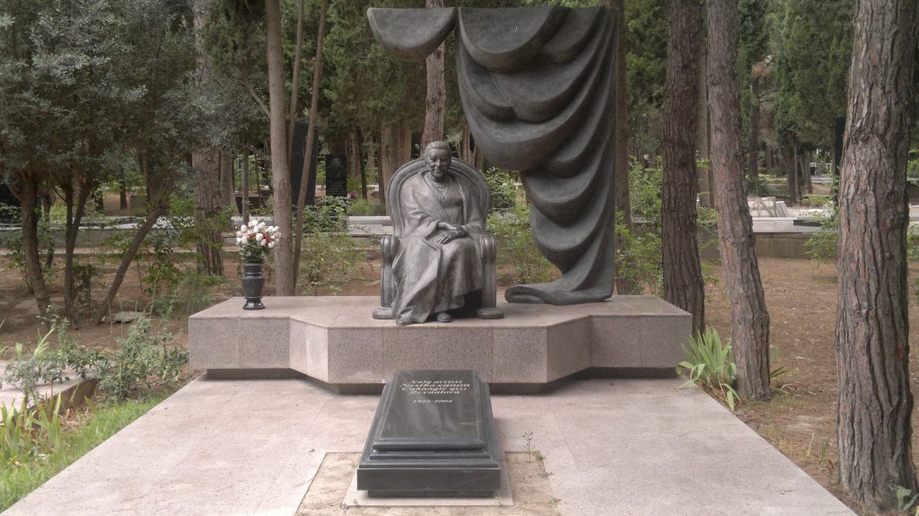 Сегодня день рождения легендарной азербайджанской "свекрови"