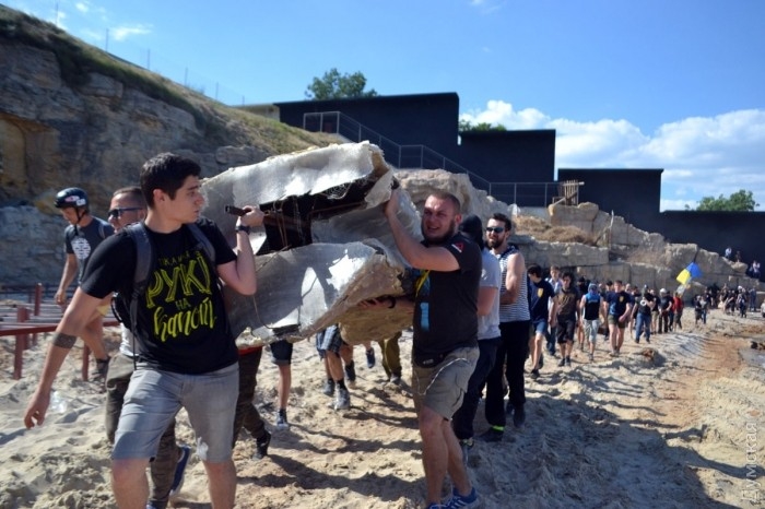В Одессе снесли забор, загораживающий выход к морю