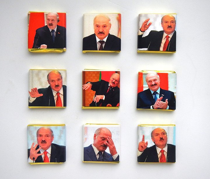 На Amazon продают шоколад с фотографиями и цитатами Лукашенко