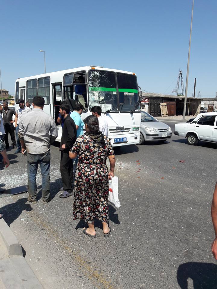 В Баку столкнулись пассажирские автобусы, есть пострадавшие