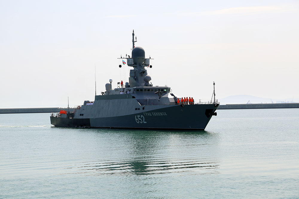 Корабли ВМФ России находятся в Баку