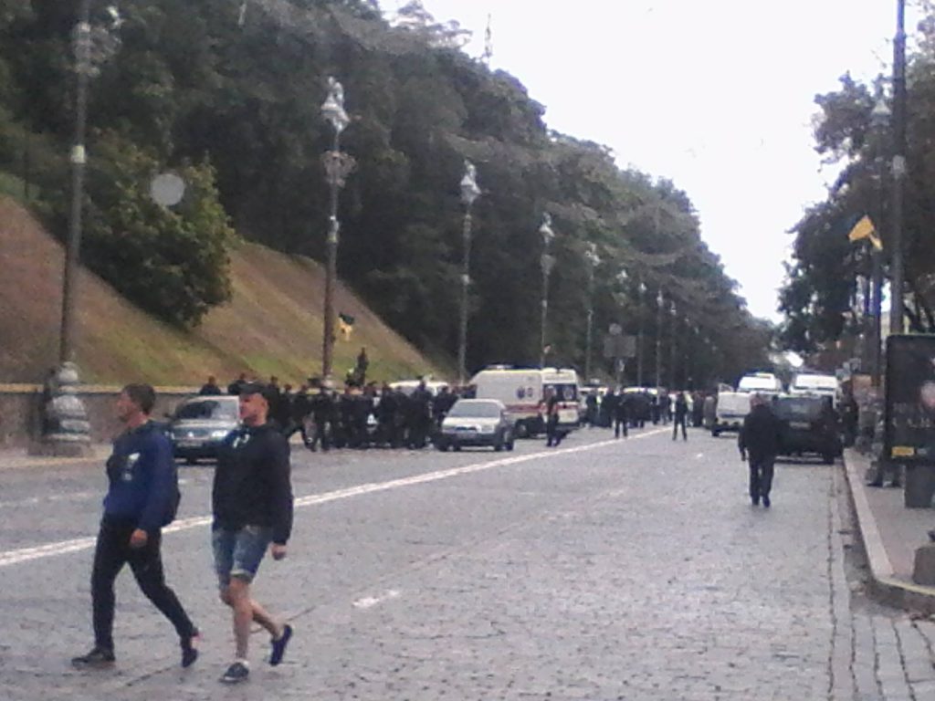 СМИ: В центре Киева атакован автомобиль посольства Азербайджана
