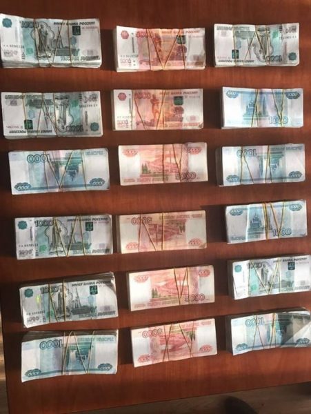 Азербайджанец намеревался незаконно ввезти миллионы рублей