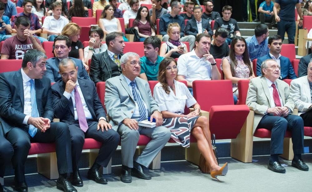 Мехрибан и Лейла Алиевы прослушали лекцию американского предпринимателя