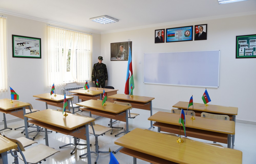 Ильхам Алиев посетил школы в Сабаильском районе