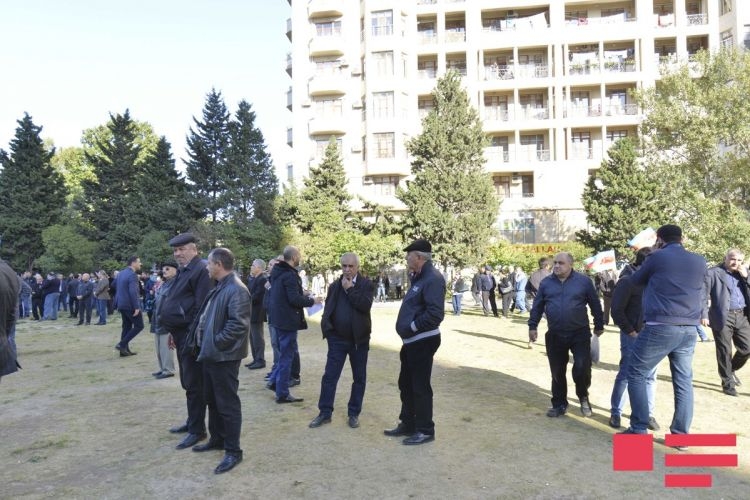 Национальный совет проводит митинг в Баку
