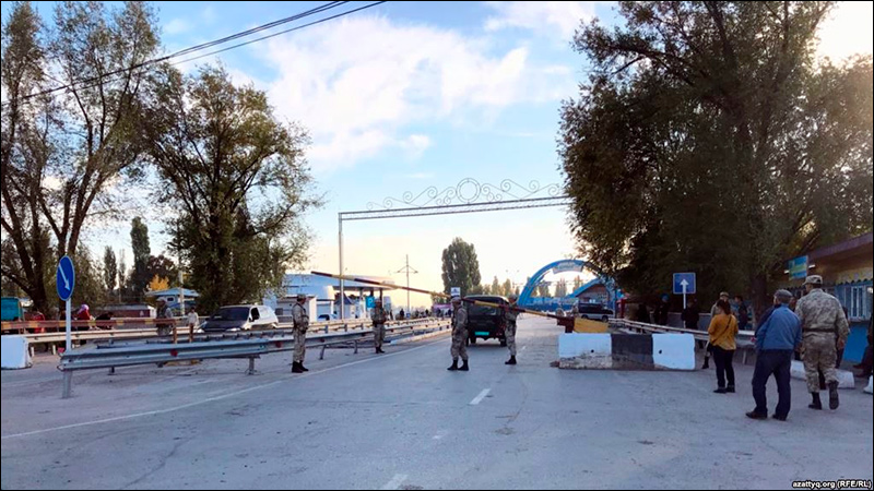 Казахстан отгородился от Кыргызстана блокпостами