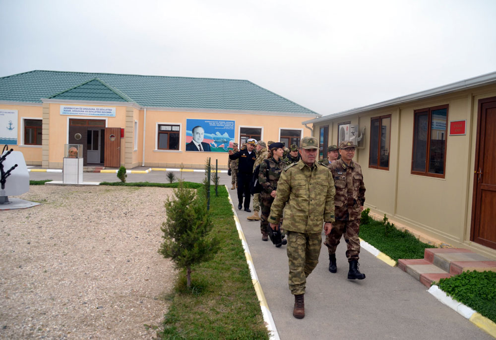 Военные атташе посетили часть ВМС Азербайджана