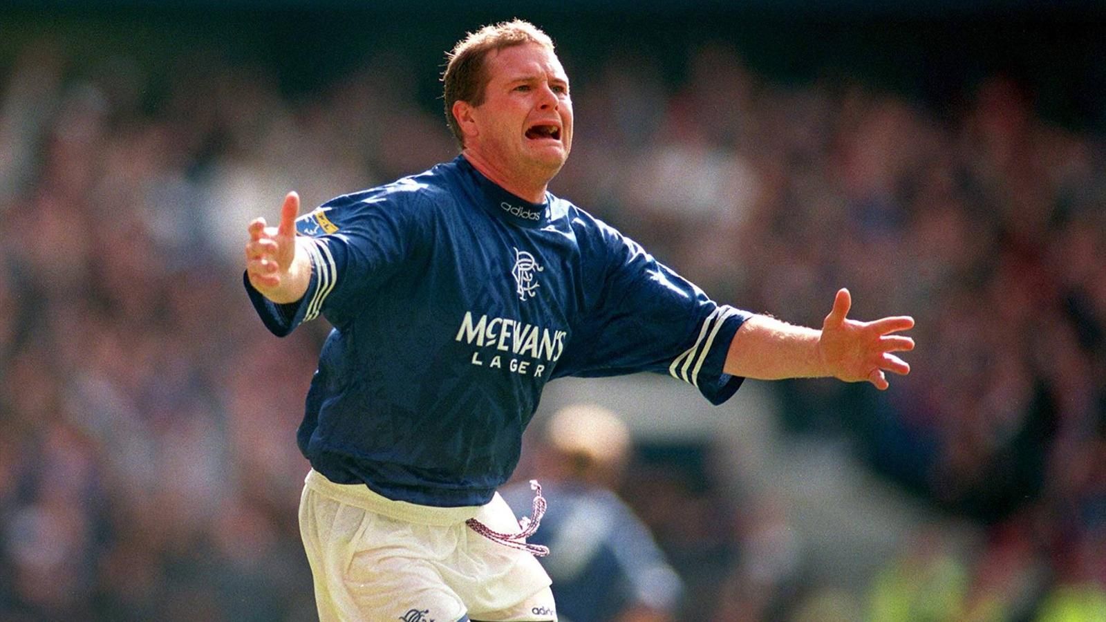 Легенду английского футбола арестовали за домогательства 2 Легенду английского футбола арестовали за домогательства