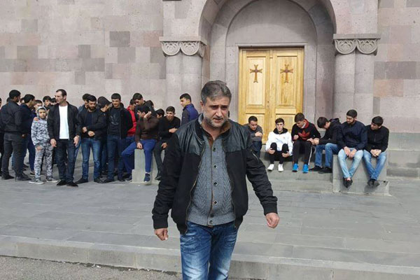 «Мы отправляем наших детей на смерть в Карабах. За эту одну неделю погибло 10 солдат, их убили не азербайджанцы» 3 «Мы отправляем наших детей на смерть в Карабах. За эту одну неделю погибло 10 солдат, их убили не азербайджанцы»