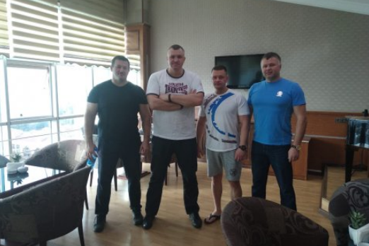 Нокаутированный Забитом Самедовым известный спортсмен оказался телохранителем Физули Мамедова 8 Нокаутированный Забитом Самедовым известный спортсмен оказался телохранителем Физули Мамедова