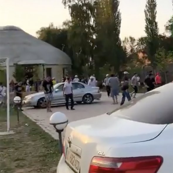 В Кыргызстане началась операция по задержанию Атамбаева 3 В Кыргызстане началась операция по задержанию Атамбаева