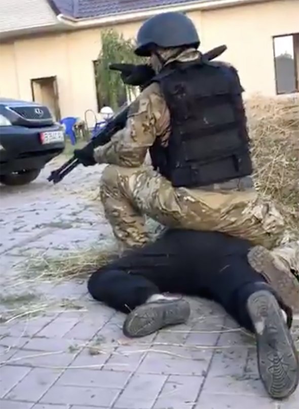 В Кыргызстане началась операция по задержанию Атамбаева 4 В Кыргызстане началась операция по задержанию Атамбаева
