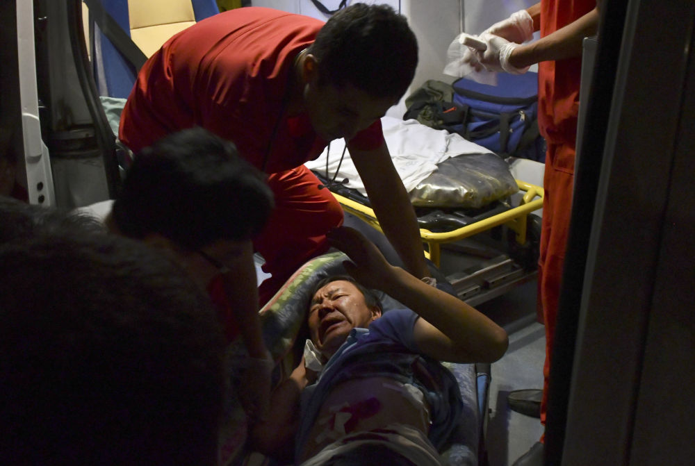 Жестокое противостояние в резиденции Атамбаева в фотографиях 5 Жестокое противостояние в резиденции Атамбаева в фотографиях