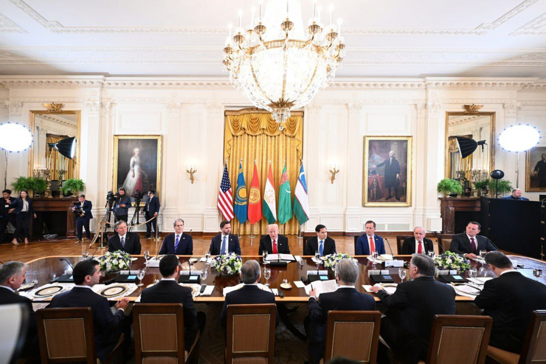 Трамп принял лидеров Центральной Азии и объявил о сделке на $35 млрд с Узбекистаном 3 Трамп принял лидеров Центральной Азии и объявил о сделке на $35 млрд с Узбекистаном