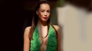 azra akın