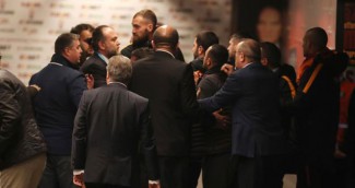 galatasaray-basaksehir-macinin-ilk-yarisinda-10759260_6093_amp
