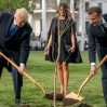 trump-ile-macron-beyaz-saray-in-bahcesinie-agac-10785201_2128_m