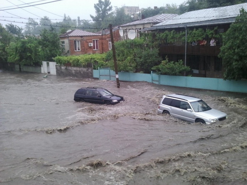 Сильные дожди вновь затопили Поти