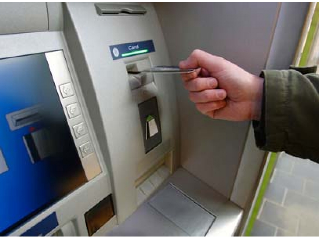 Банки в июле убрали из объектов торговли и услуг 2,7 тыс. pos-терминалов