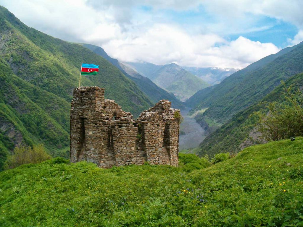 Азербайджан включили в десятку самых дешевых стран мира