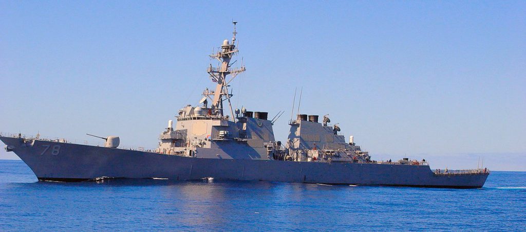 Эсминец ВМС США в водах Черного моря