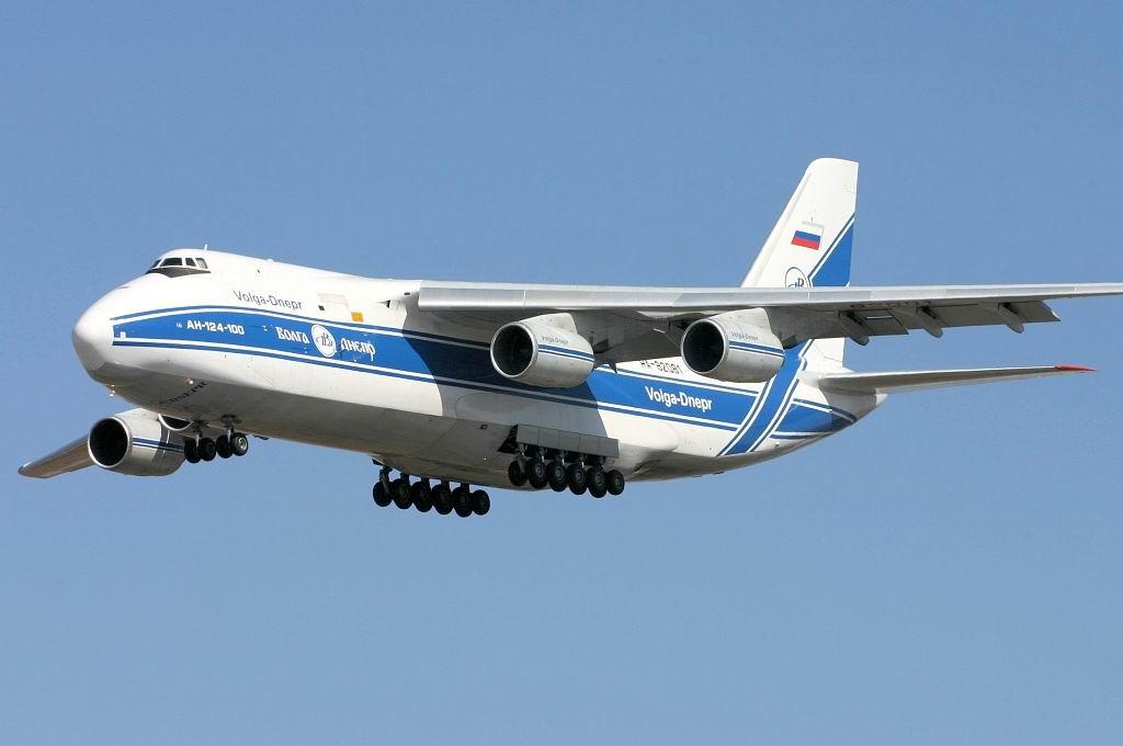 Азербайджан возьмет в лизинг грузовой самолет Ан-124