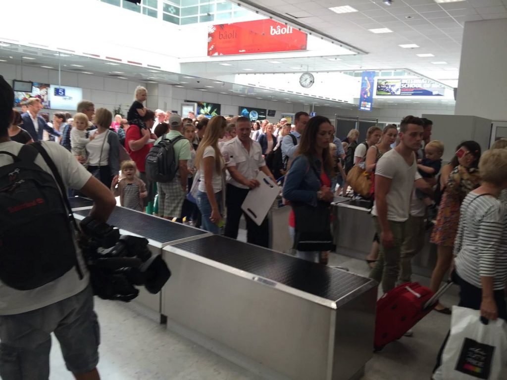 Эвакуация в аэропорту Ниццы. Обновлено