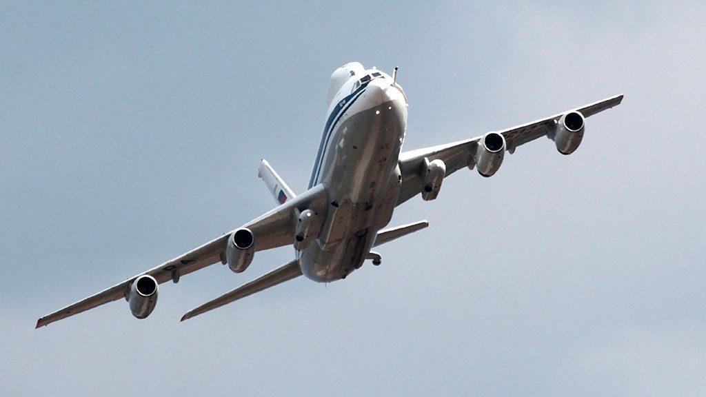 Cамолет Минобороны РФ Ту-154 c 70 людьми на борту пропал с радаров