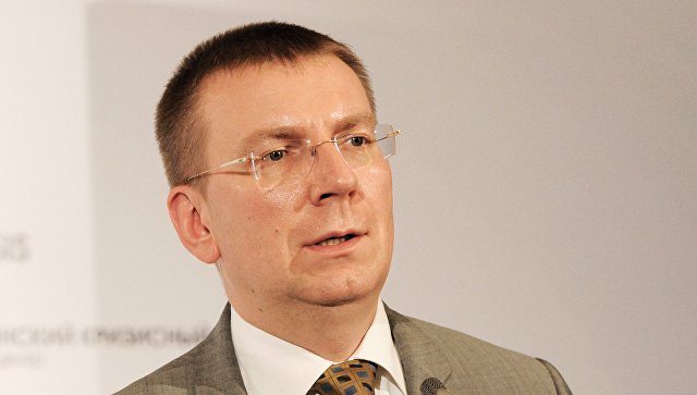 "Латвия не может тихо сидеть как зайчик под елкой, пока рядом бродит волк"