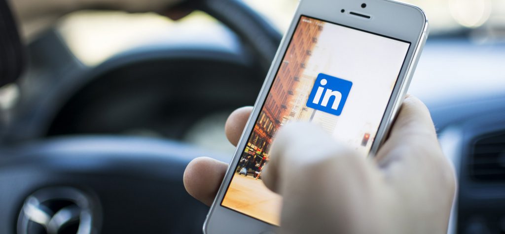 Приложение LinkedIn исчезло из App Store и Google Play в России