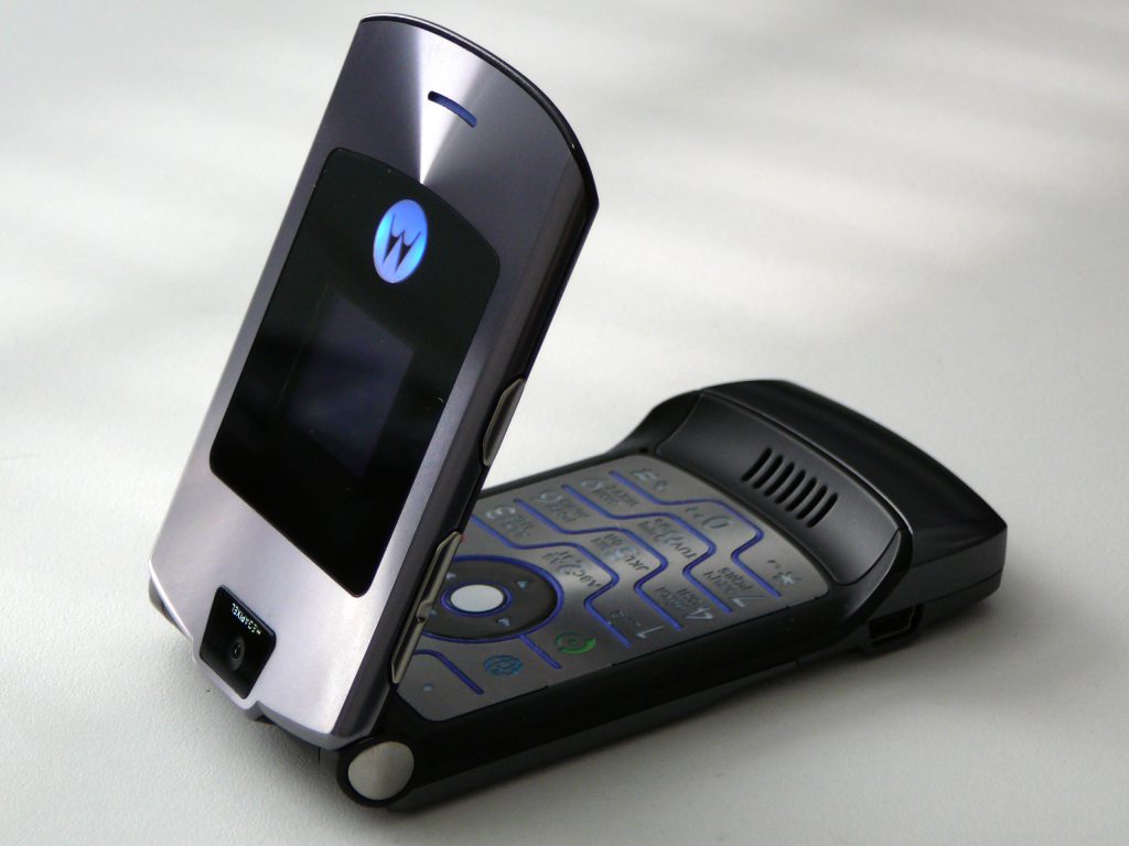 Lenovo планирует производство легендарной "раскладушки" Motorola RAZR V3