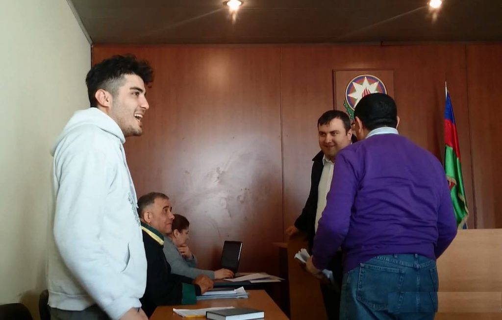 Осужденного блогера Мехмана Гусейнова перевели в Шувеляны