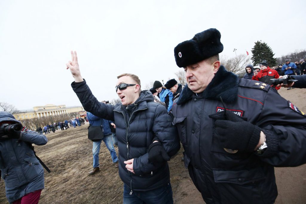 В Москве начали задерживать участников антикоррупционного митинга