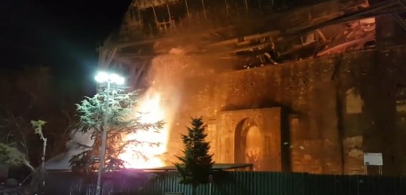 Сильный пожар в мечети султана Мехмеда Челеби в Греции