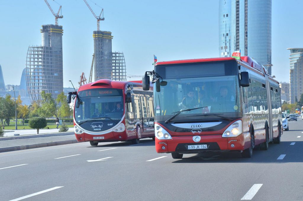 В Баку все автобусы перейдут на карточную систему
