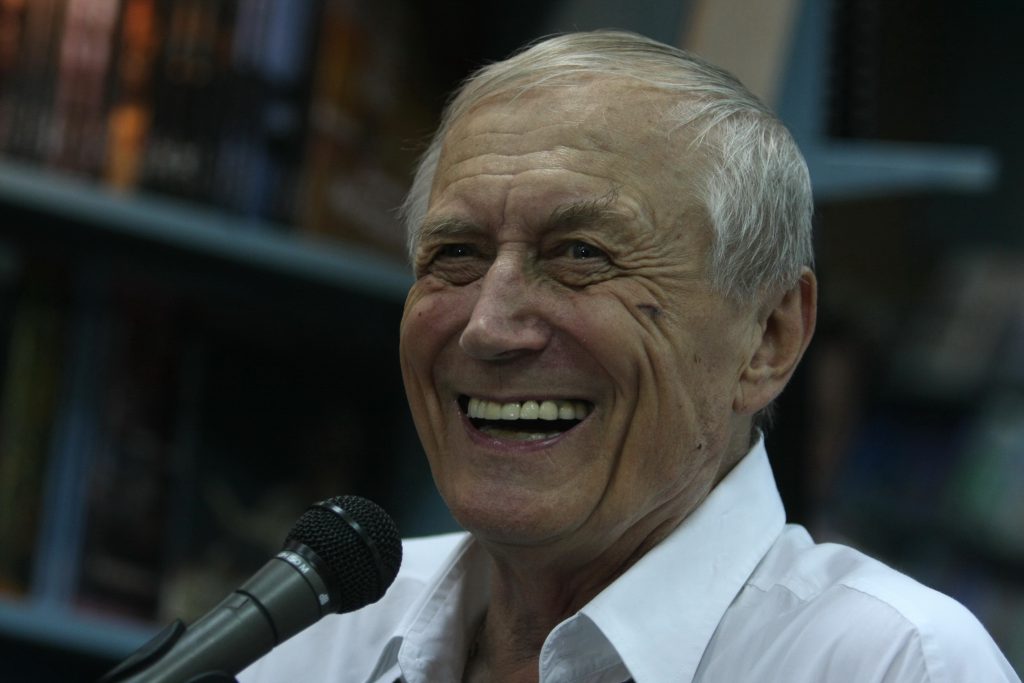 Поэта Евгения Евтушенко поместили в больницу в США