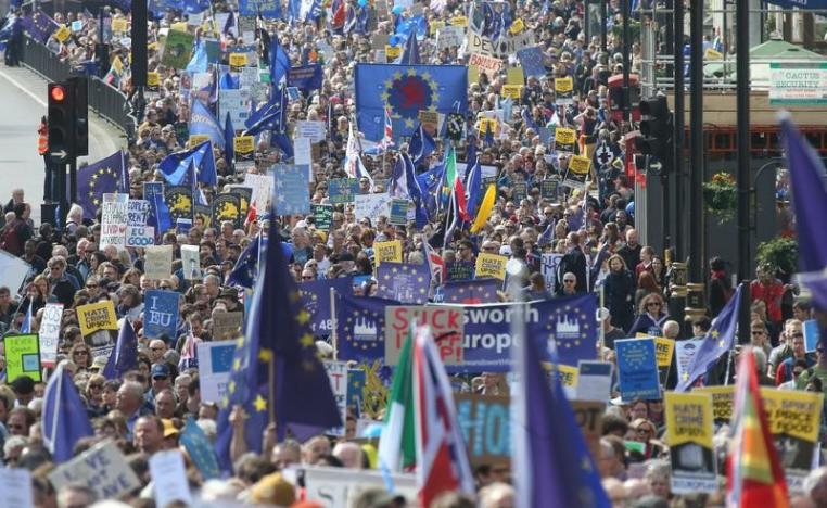 В Лондоне проходит марш против Brexit
