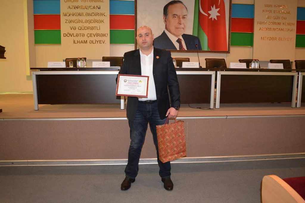 Сотрудник NIKOIL | Bank-a награжден почетной грамотой за спортивные достижения