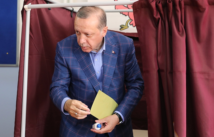 Эрдоган проголосовал на конституционном референдуме
