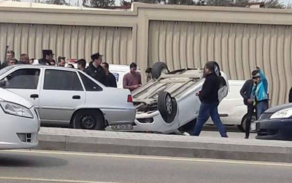В Баку автобус наехал на автомобили