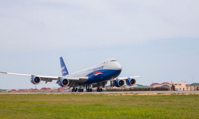 В Азербайджан привезен новый самолет Boeing 747-8F