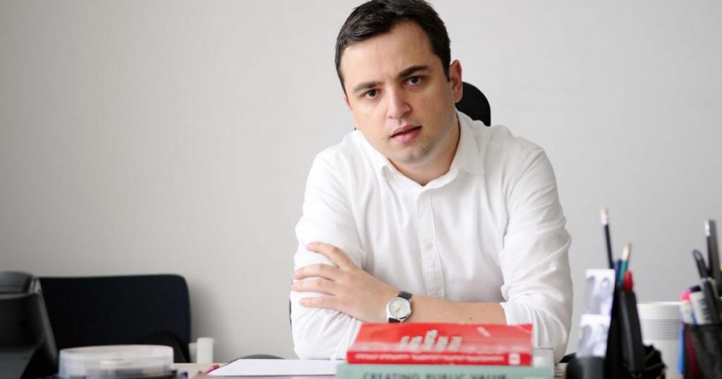 Грузинский парламентарий случайно попал пепельницей в голову своего соратника