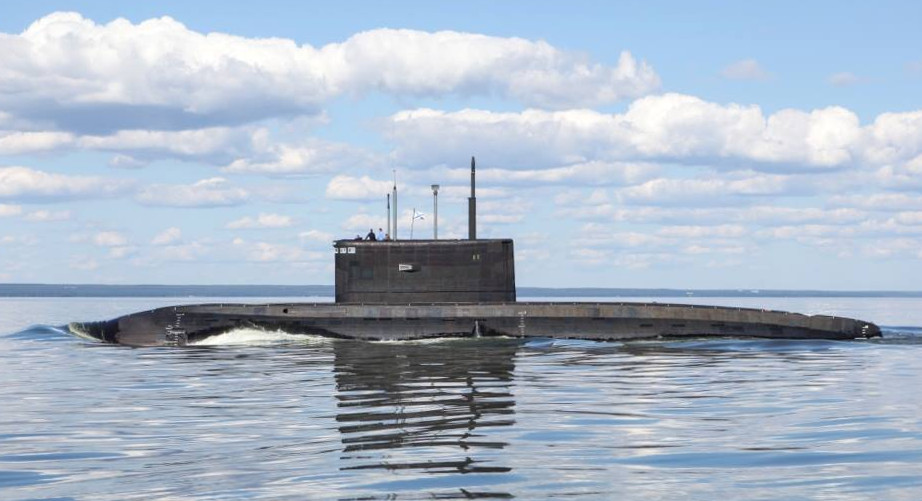 Судно ВМС Британии конвоировало российскую субмарину в Ла-Манше