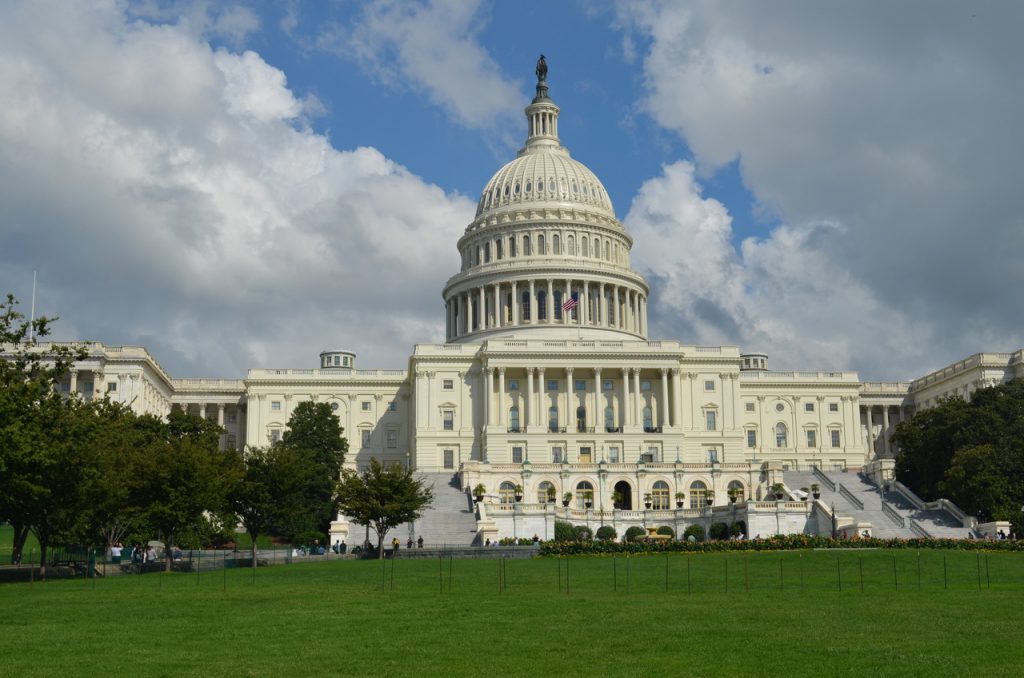 В Вашингтоне также отреагировали на слухи о переносе визита Трампа в Лондон
